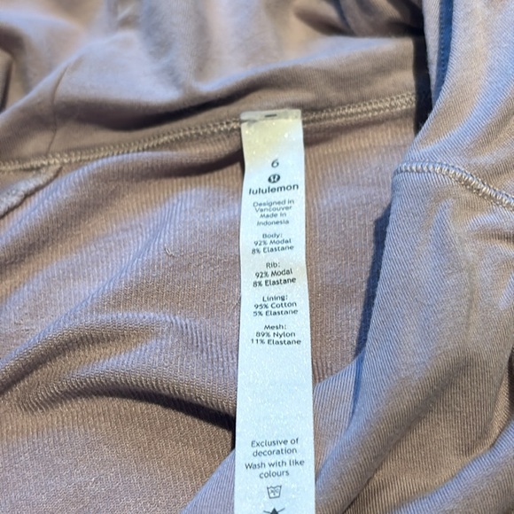 Lululemon cross zip up size 6 barely worn - Picture 6 of 8
